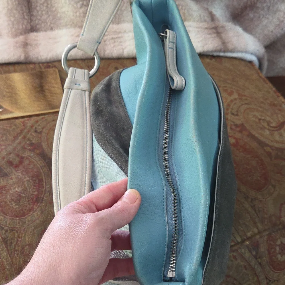 Coach Wave Patchwork Rare Shoulderbag F10653 2006 $350 Estimated Retail GUC - Picture 9 of 16